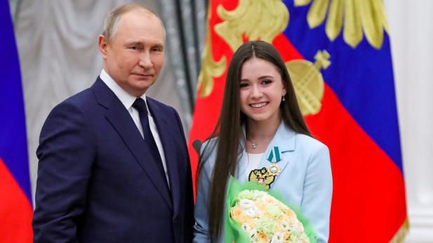 Kamila Waljewa mit Wladimir Putin