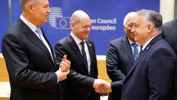 Orban knickt ein: EU-Gipfel einigt sich auf 50 Milliarden Euro Ukraine-Hilfe