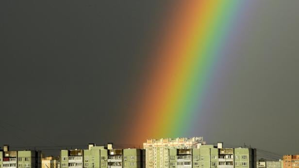 Regenbogen am Himmel über Moskau