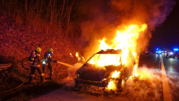 Auf der A2 bei Grimmenstein brannte ein Auto aus