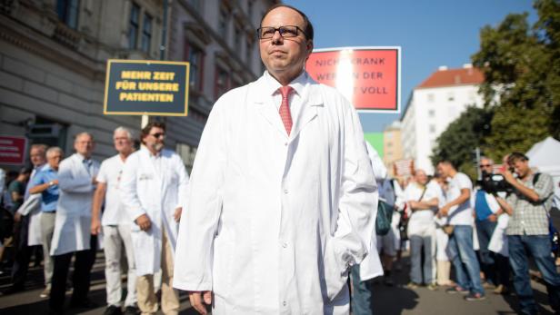 Ärztekammer-Chef Szekeres sieht im Hauptverbandsansinnen eine Drohung.