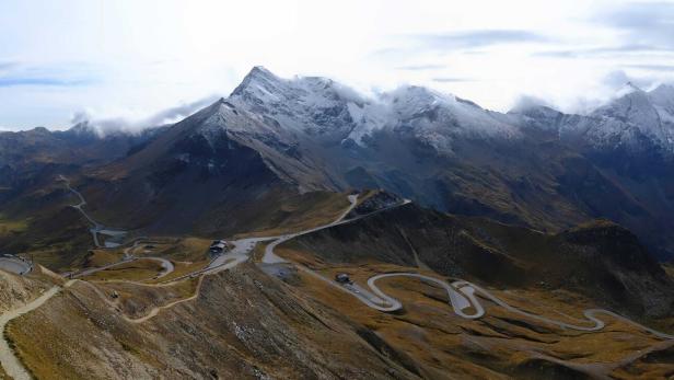 Zwei Bergsteiger sitzen am Großglockner fest