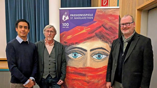 Albin Rudisch, Manfred Waba und Richard Geier vor dem neuen Sujet der Jubiläumsproduktion