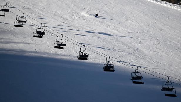 Mehrere schwere Skiunfälle in Tirol: Ein Pole nach Kollision bewusstlos