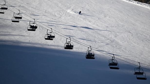 ++ THEMENBILD ++ WINTERSPORT / SKI / SKIFAHREN / TOURISMUS / FREIZEIT