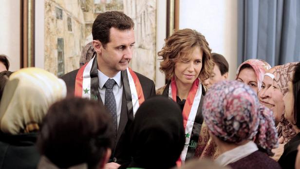Sie denken noch nicht an Rücktritt, Bashar al-Assad und seine Frau Asmaa.