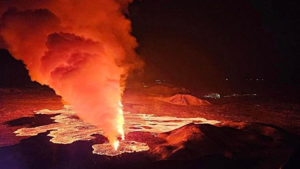 Erneut Vulkanausbruch: 80 Meter hohe Lavafontänen in Island