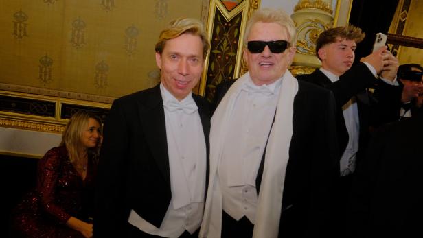 Helmut Werner mit Schlagerbarde Heino am Opernball 2024