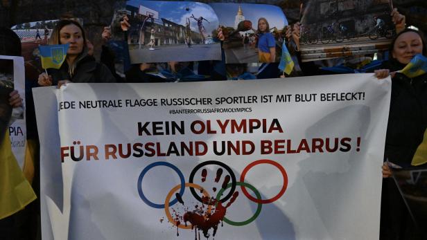 Proteste gegen die Teilnahme von Russland und Belarus