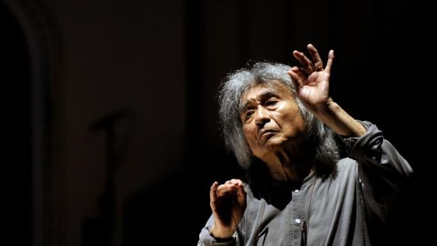 Japanischer Stardirigent Seiji Ozawa