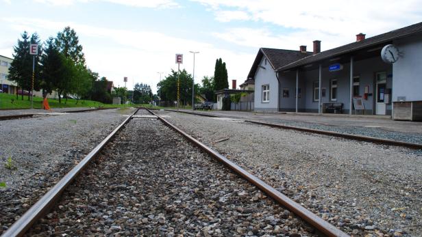 In Oberwart werden in näherer Zukunft keine Personenzüge halten, Hoffnung besteht erst, wenn die EU das Projekt Grenzbahn bewilligt