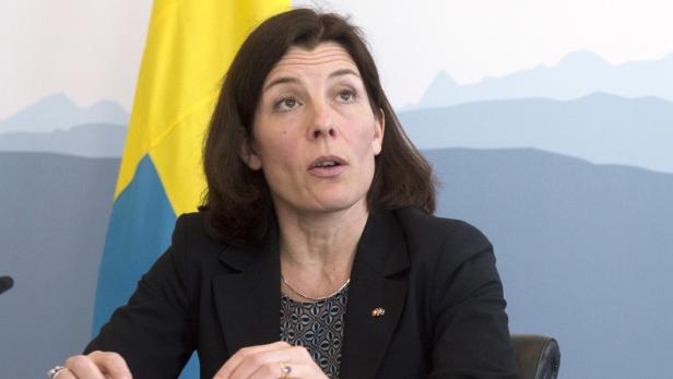 Schwedens Verteidigungsministerin Enström tritt für einen NATO-Beitritt ihres Landes ein.