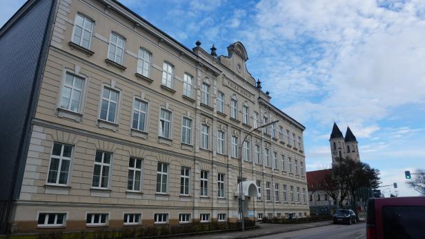 Ursprünglicher Bau der Volksschule stammt aus dem Jahr 1900