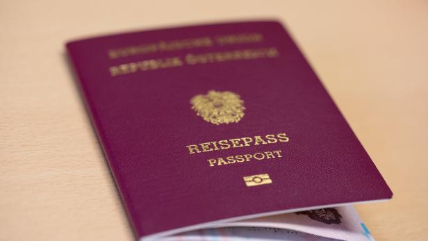 Einbürgerungen gingen zurück: 20.000 Personen erhielten 2023 Staatsbürgerschaft
