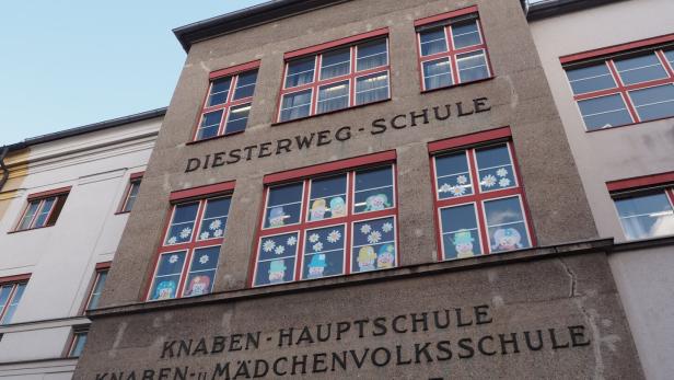 Mehrere Schüsse mit Steinschleuder auf Linzer Schulgebäude