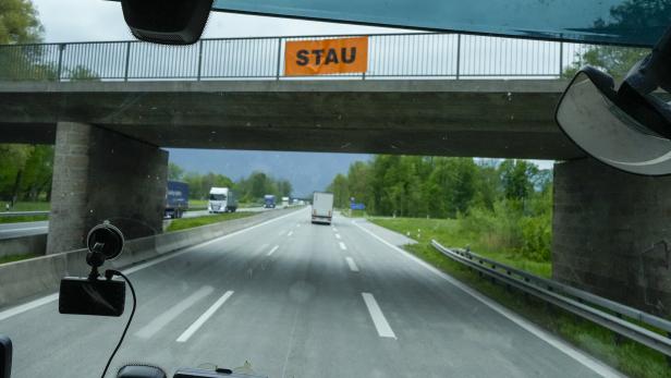 Blick auf eine Autobahnbrücke