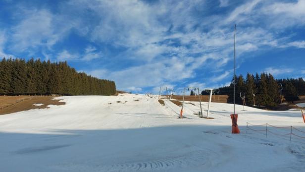 Erste Skigebiete sperren zu, aber am Wochenende kommt Schnee