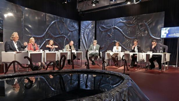 Die diesejährig Jury (v.l.): Hubert Winkels, Meike Feßmann, Hildegard E. Keller, Burkhard Spinnen, Moderator Christian Ankowitsch, Daniela Strigl, Juri Steiner und Arno Dusini .