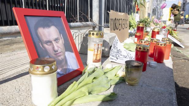 Wahl in Russland: Unbekannte zerstörten Nawalny-Gedenkstätte in Wien
