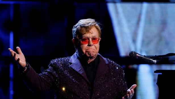 Elton-John-Sammlung erzielt bei Versteigerung 8 Millionen Dollar