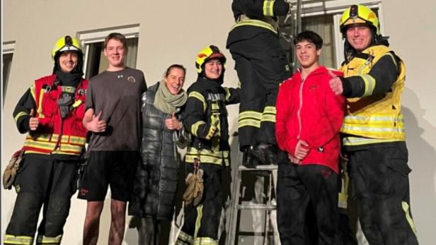Gefangen in einem Zimmer: Feuerwehr befreite Eishockey-Spieler