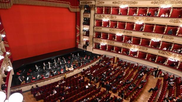 Bei Mozart-Aufführung an der Scala: Zuschauer von Handy getroffen