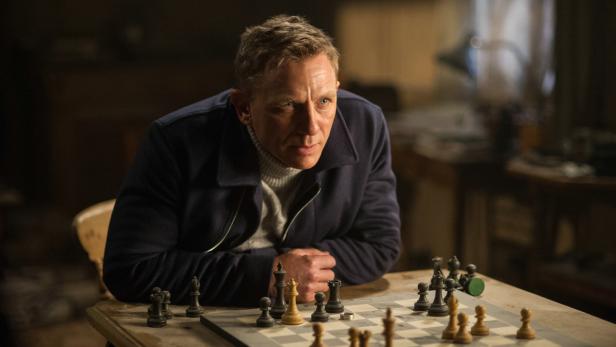 Daniel Craig als James Bond liefert in 148 Minuten glanzvolle Action – darunter in den österreichischen Alpen: „Spectre“.