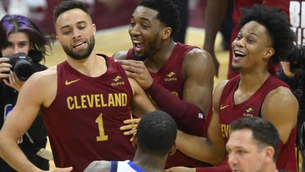 Video: NBA-Star wirft Cleveland aus der eigenen Hälfte zum Sieg