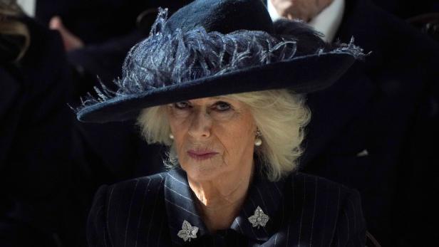In Charles' Abwesenheit: Camilla bekommt Unterstützung von unbekanntem, royalen Paar