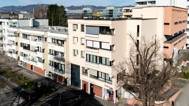 Bub starb in Linz nach Fenstersturz: Einvernahme der Eltern steht aus