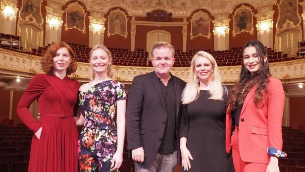 Daniela Fally lädt sich gerne Gäste auf die Bühne des Berndorfer Stadttheaters ein: Teresa Vogl, Hannah-Theres Weigl, Anita Monserrat und Cornelius Obonya sind heuer zu erleben.