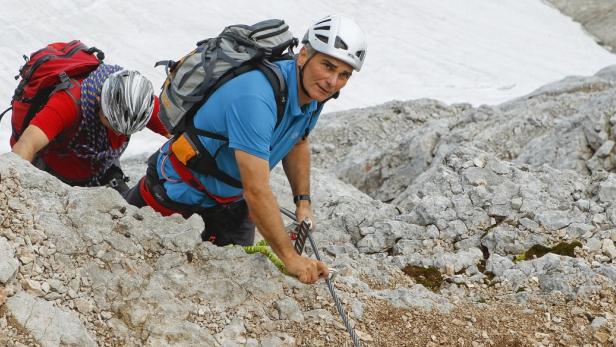 Bundeskanzler Werner Faymann beim Bergsteigen am Dachstein