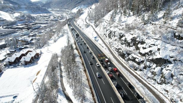 Trotz starken Schneefällen in Tirol: Verkehrschaos blieb vorerst aus