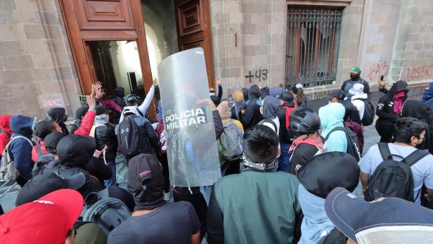 Demonstranten dringen in Mexiko in Präsidentenpalast ein