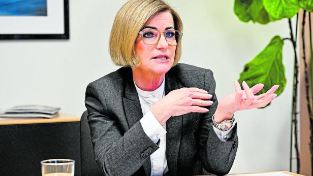 Iris Schmidt, Landesgeschäftsführerin des AMS Oberösterreich