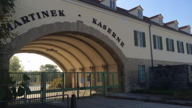 Das Innenministerium will die Martinek-Kaserne für 900 Flüchtlinge öffnen, in Baden schließt man das aus