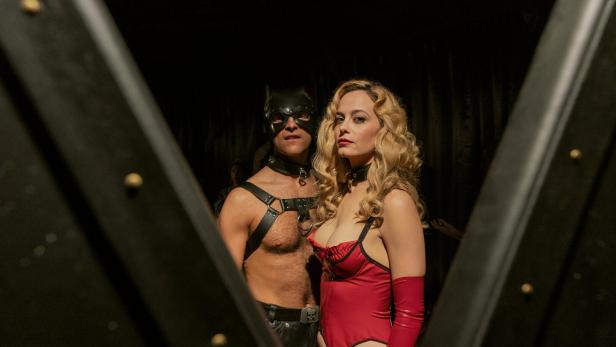 Alessandro Borghi als italienischer Porno-Darsteller Rocco Siffredi mit seiner Kollegin Moana (Gaia Messerklinger) auf Netflix: „Supersex“