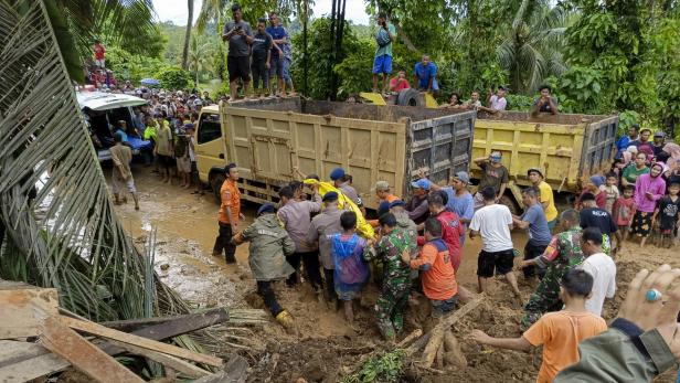 Bereits im März kam es in Indonesien zu Überschwemmungen, bei denen mindestens zehn Menschen ums Leben kamen.