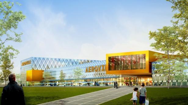 Das Aeroville Einkaufszentrum mit Menschen auf dem Vorplatz.