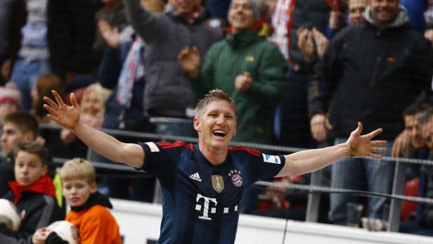 Gewohntes Bild: Die Bayern siegen, Schweinsteiger jubelt über einen 2:0-Sieg in Mainz.