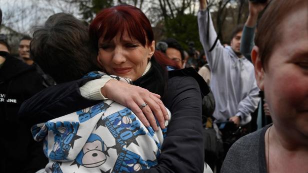Entführte ukrainische Kinder: "Sie mussten jeden Morgen Schießübungen machen"