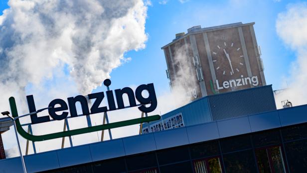 Großbrand am Areal der Lenzing AG in Oberösterreich