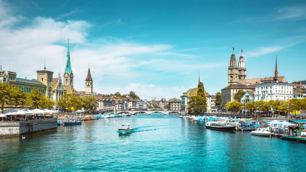 Stadt am Fluss: die Limmat in Zürich