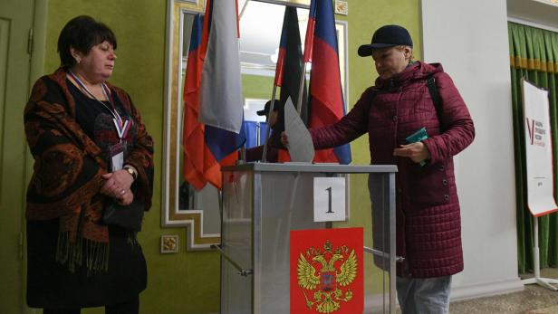 Wahlen in Russland: Putin-Gegner sollen Droh-SMS erhalten haben