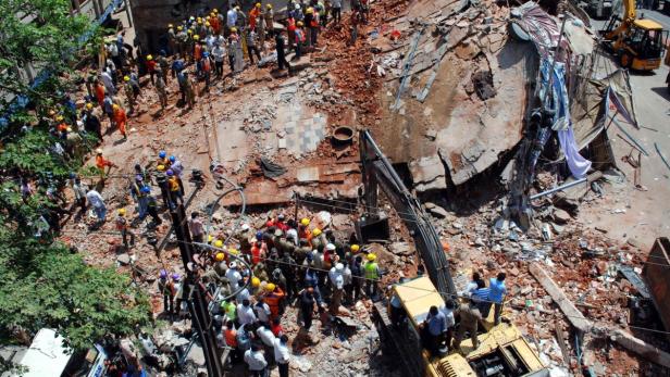 INDIA HYDERABAD HOTEL BUILDING COLLAPSED