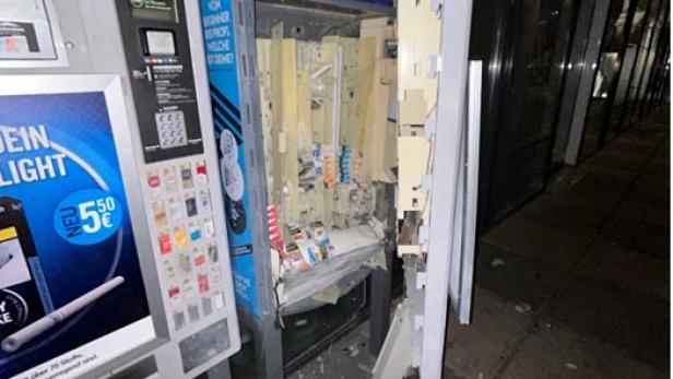 Zwei Zigarettenautomaten mit Böllern gesprengt