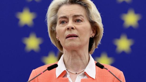 Die Kommissionschefin streckt vor der Europawahl am 9. Juni ihre Fühler in alle Richtungen aus