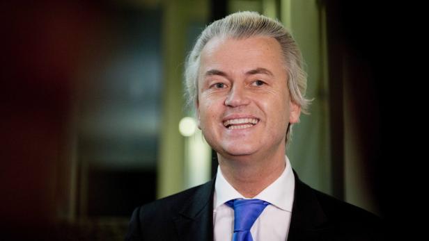 Porträt des lächelnden niederländischen Politikers Geert Wilders.