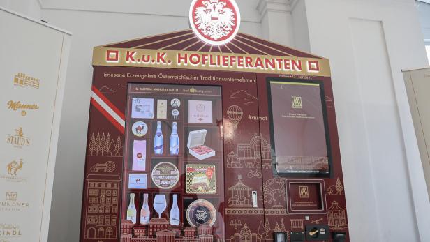Erster Edel-Automat in der Hofburg verkauft Punschkrapfen und Sekt