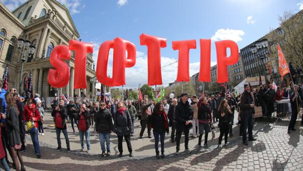 Heute, Dienstagnachmittag, demonstriere 10.000 gegen TTIP und CETA (Archivfoto).